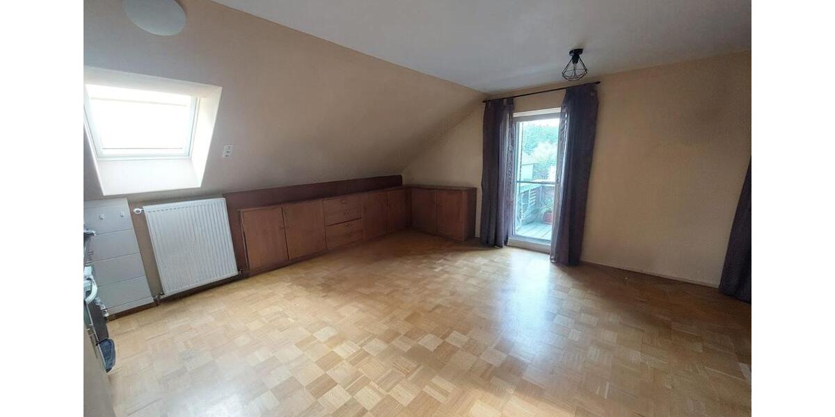 Dachgeschoßwohnung Aiterhofen - 4 Zimmer, 88 m&sup2;, 810&euro; | Angebot:25046973