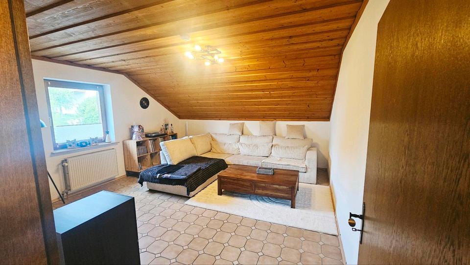 Dachgeschoßwohnung Mallersdorf-Pfaffenberg Pfaffenberg - 3.5 Zimmer, 120 m&sup2;, 800&euro; | Angebot:26624053