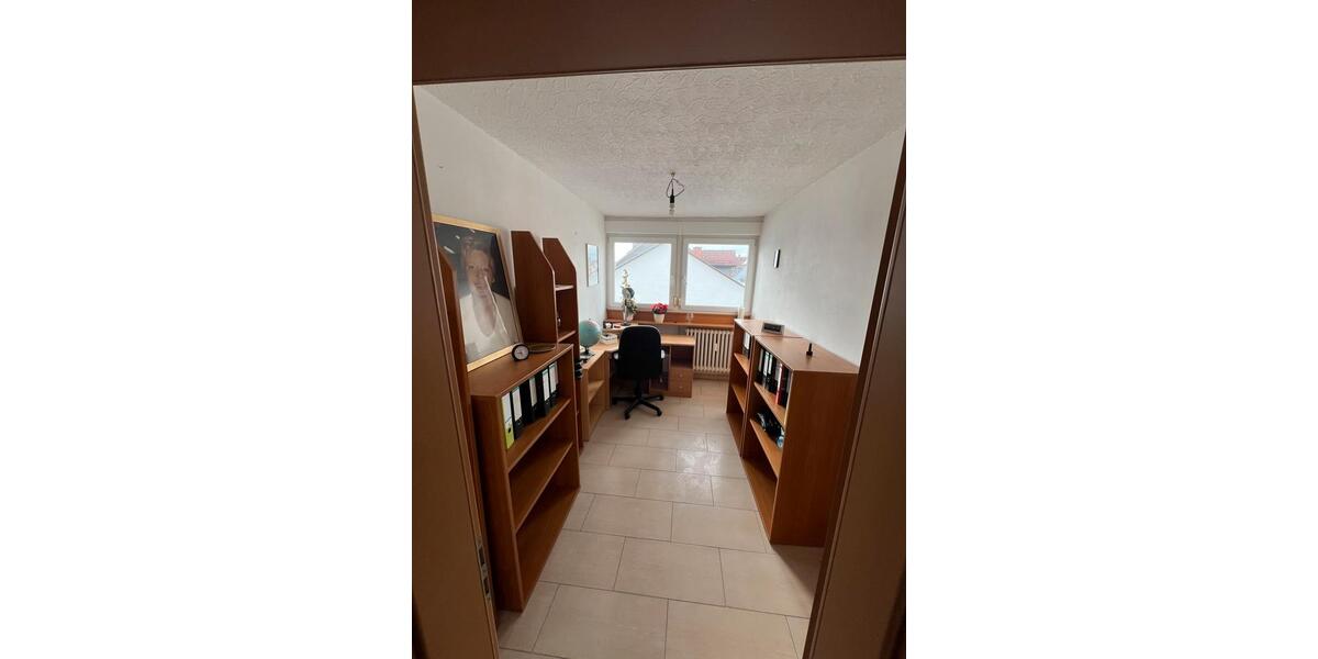 Dachgeschoßwohnung Schwetzingen - 3.5 Zimmer, 100 m&sup2;, 1.200&euro; | Angebot:25725072