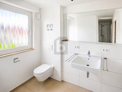 EXKLUSIV: RUHIGE LAGE, HELL, MODERNISIERT MIT AUSBLICK - Etagenwohnung Filderstadt | Angebot:27244919