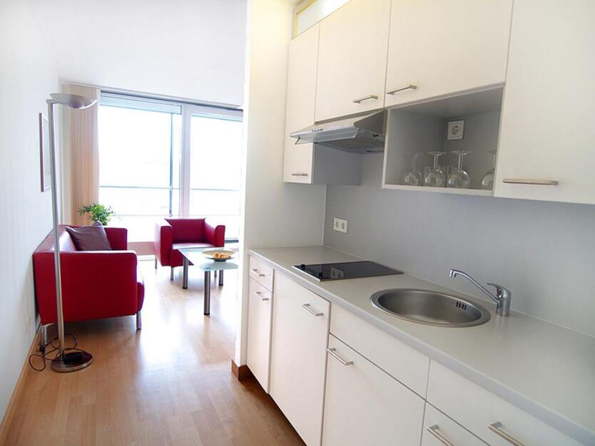 Frankfurt-Mitte - Schick möbliertes Single-Apartment mit Balkon zimmer