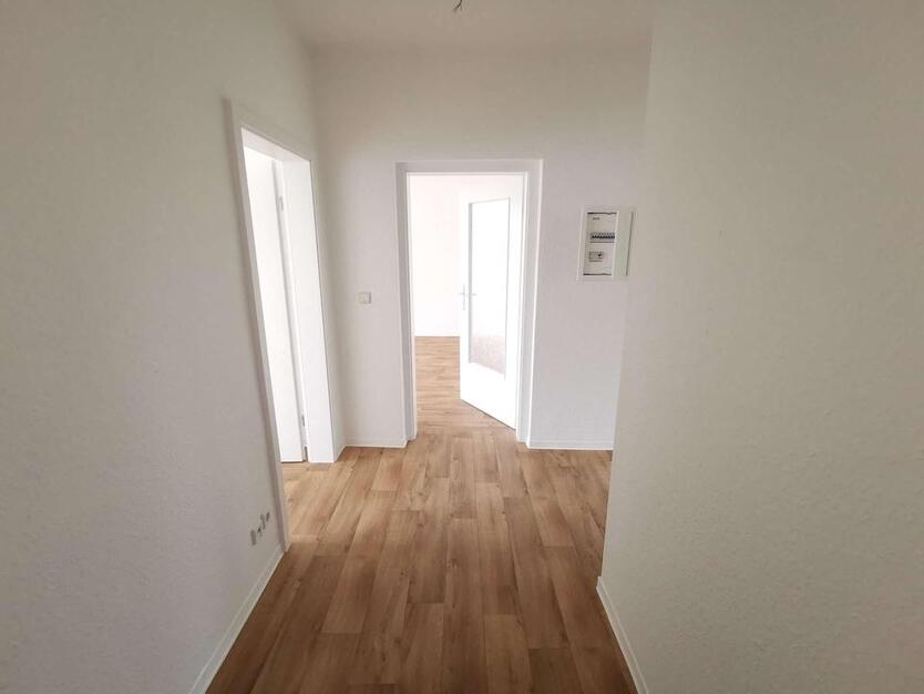Gerade in Renovierung für Sie - Helle 4-Raum-Wohnung mit Balkon - Stellplatz möglich