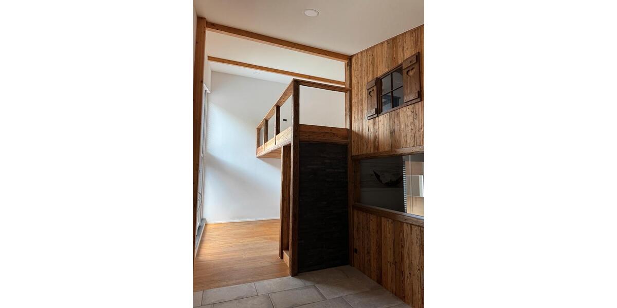 Etagenwohnung Kleines Wiesental - 4 Zimmer, 180 m&sup2;, 1.800&euro; | Angebot:25963190