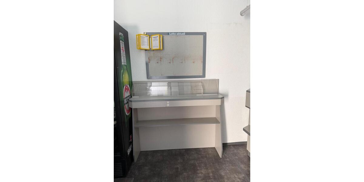 Lotto-Tresen mit Lottoablage - Ladeneinrichtung zimmer