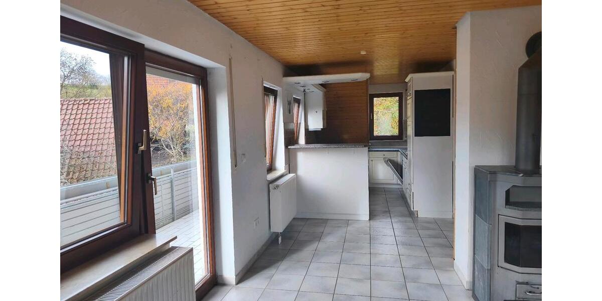 Dachgeschoßwohnung Schrozberg - 3 Zimmer, 92 m&sup2;, 900&euro; | Angebot:25510151