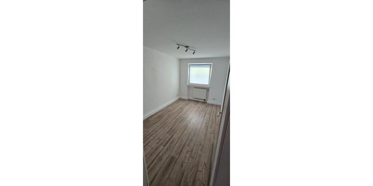 Erdgeschoßwohnung Iserlohn Letmathe - 4 Zimmer, 110 m&sup2;, 1.450&euro; | Angebot:26126053