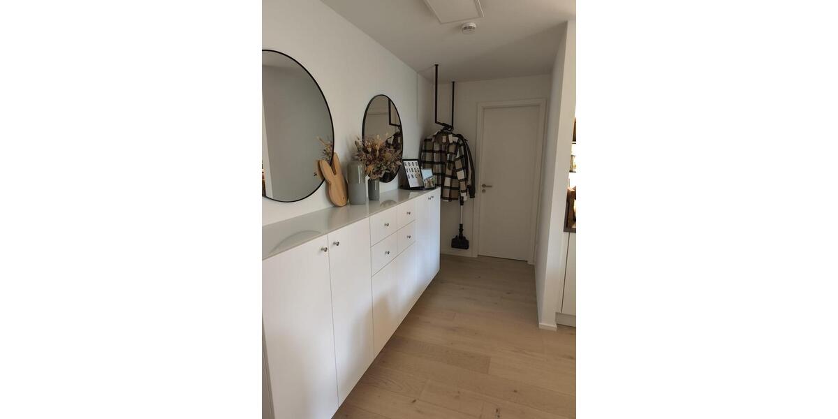 Neuwertige, zentrale 3 Zimmer-Whg mit Balkon, EBK und TG 3 zimmer