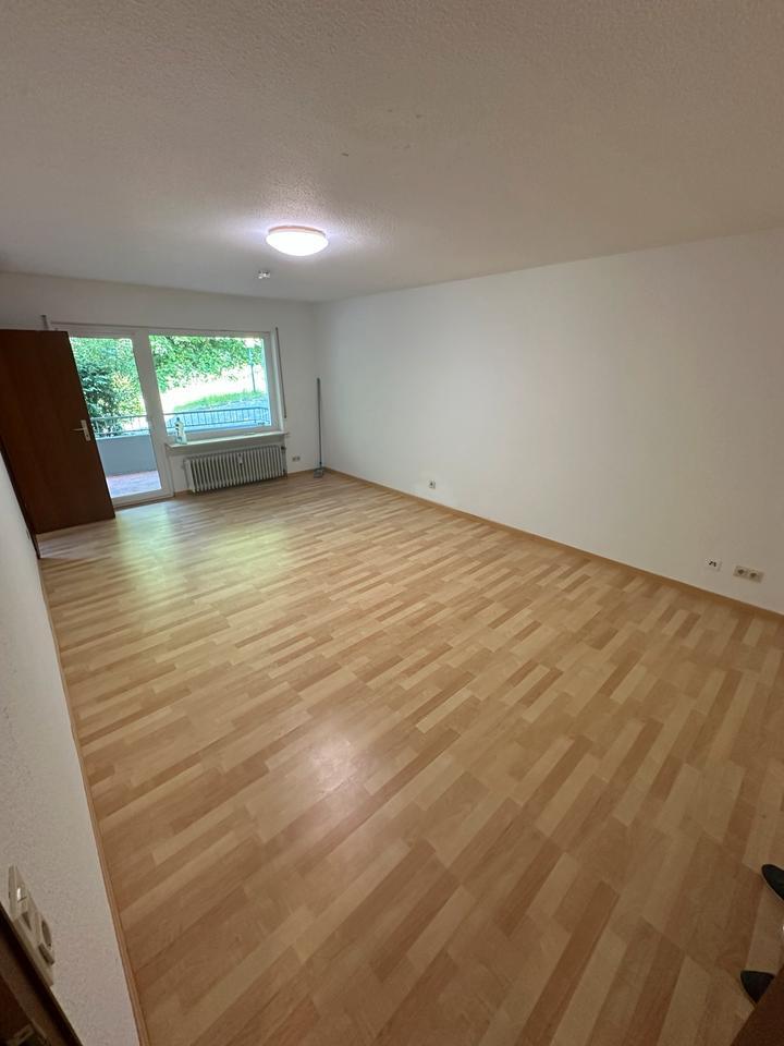 Zwei-Zimmer Wohnung zum Vermieten zimmer