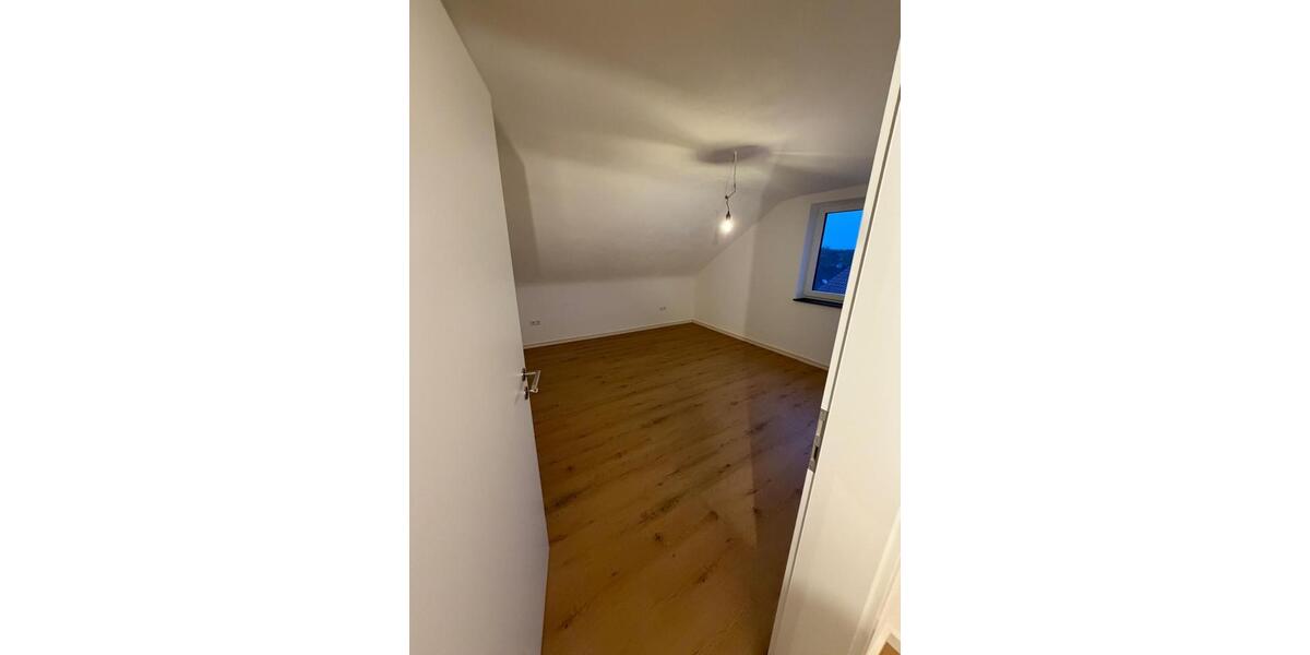 Dachgeschoßwohnung Vöhringen - 3.5 Zimmer, 80 m&sup2;, 900&euro; | Angebot:26049592