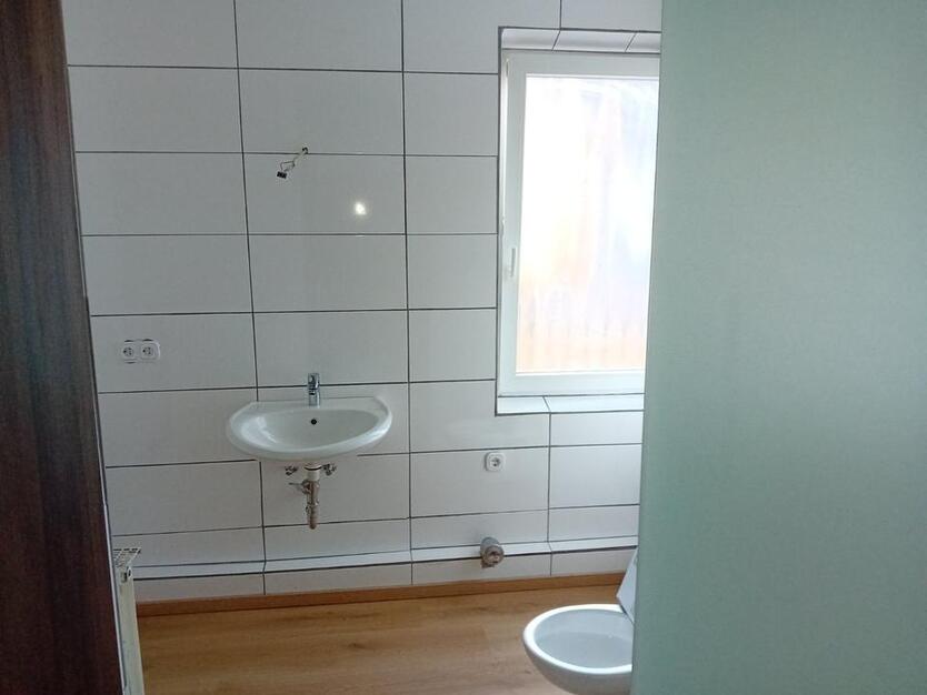 Moderne 2 Zimmer Wohnung mit Kfz Stellplatz zu vermieten zimmer