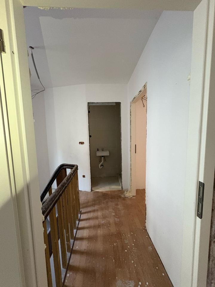 Reihenhaus Im Hinterhof von Mehrfamilienhaus In NBG SCHWEINAU