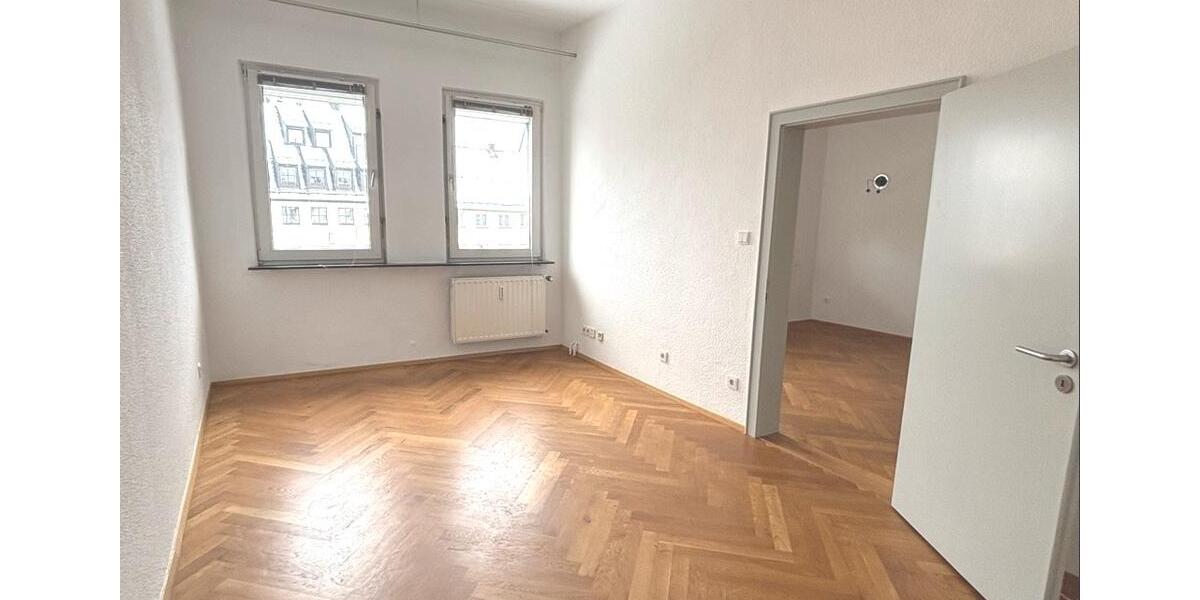 Dachgeschoßwohnung Altdorf bei Nürnberg - 4 Zimmer, 125 m&sup2;, 1.175&euro; | Angebot:24813547