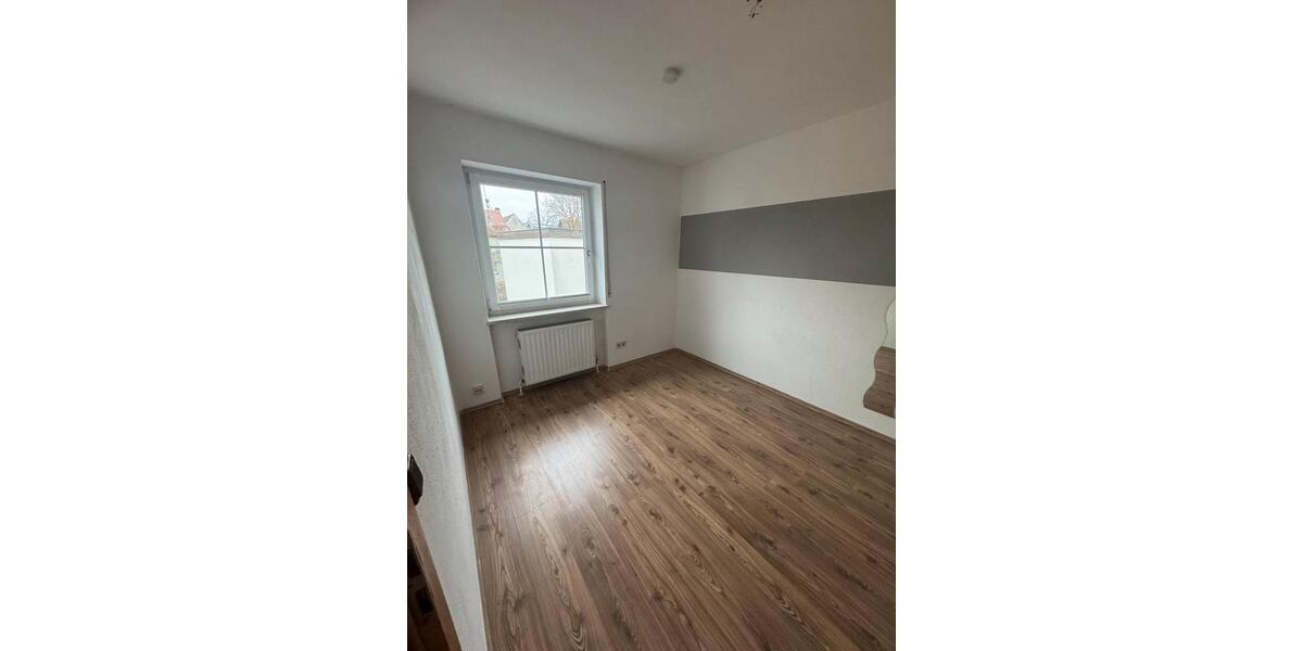 Etagenwohnung Amberg - 4 Zimmer, 105 m&sup2;, 900&euro; | Angebot:26255319