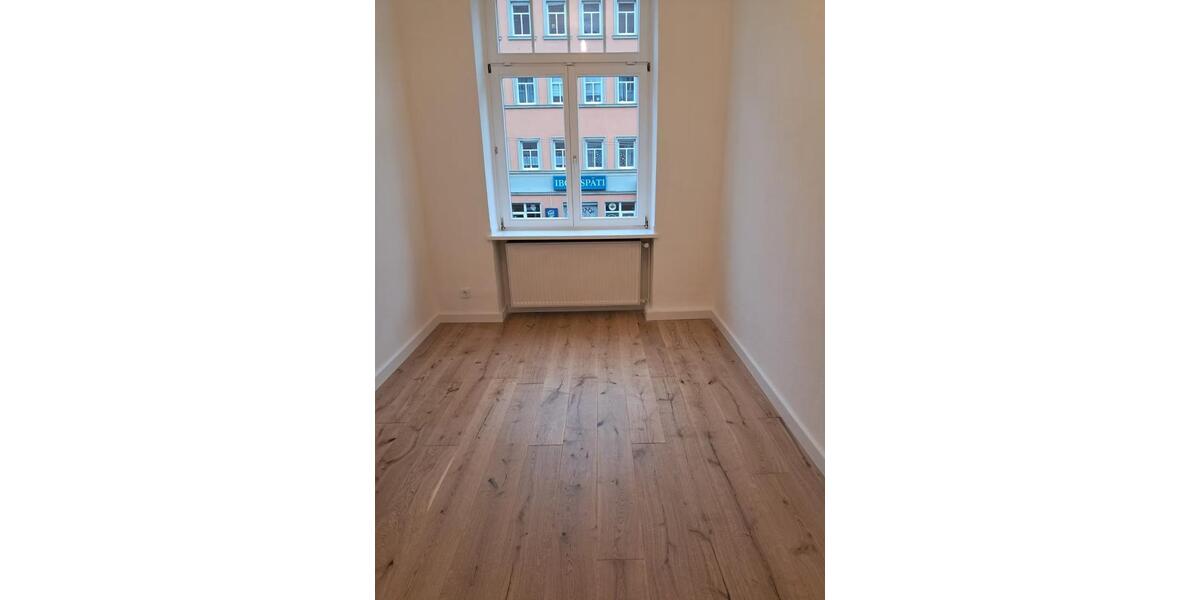 Große 4-Zimmer-Altbauwohnung in zentraler Lage 1.OG 4 zimmer