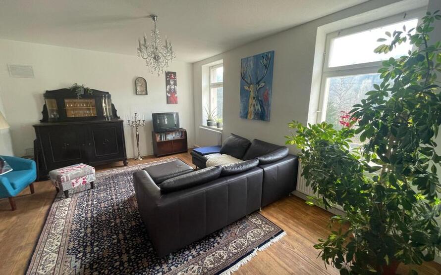 großzügige 3-Zimmerwohnung mit TV, Internet, Balkon, Küche, Bad & WC – Übernachten in einzigartiger Atmosphäre im ehemaligen Bahnhof
