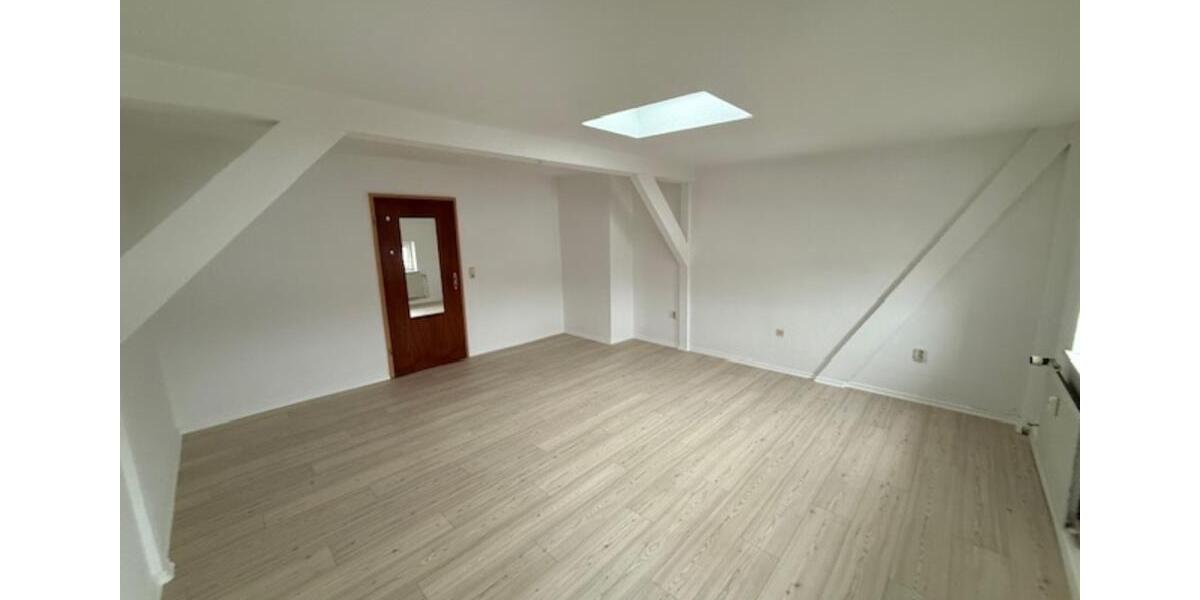 Dachgeschoßwohnung Cottbus Spremberger Vorstadt - 4 Zimmer, 100 m&sup2;, 900&euro; | Angebot:24739763