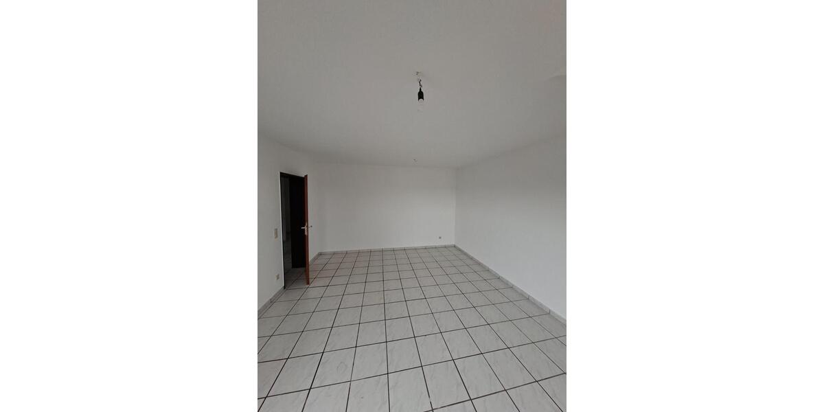 Frisch renovierte 3-Zimmer Dachgeschosswohnung in zentraler Lage 3 zimmer