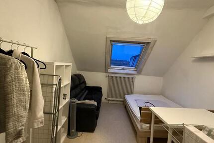Zentrales Zimmer in 3-Personen-WG – ab sofort frei 1 zimmer