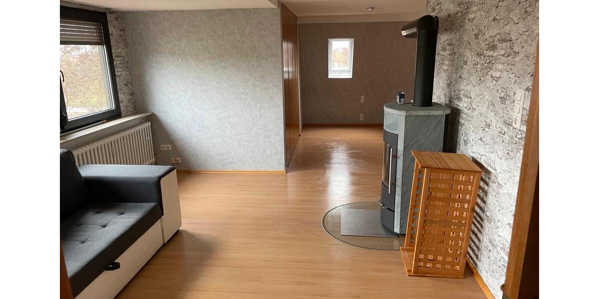 Dachgeschoßwohnung Zellingen - 3 Zimmer, 65 m&sup2;, 1.100&euro; | Angebot:24852151