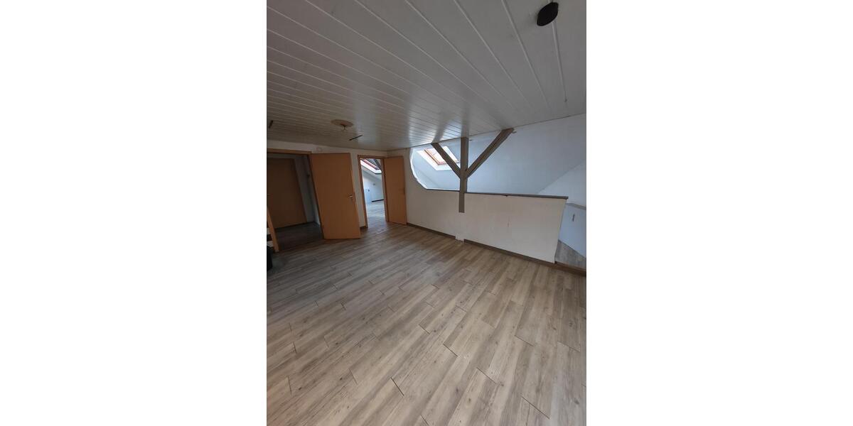 Dachgeschoßwohnung Burladingen - 3 Zimmer, 88 m&sup2;, 580&euro; | Angebot:25843397