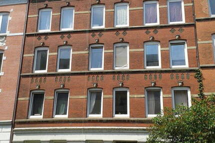 Schöne, helle Altbau 4 Zimmer Wohnung mit 2 x Bad