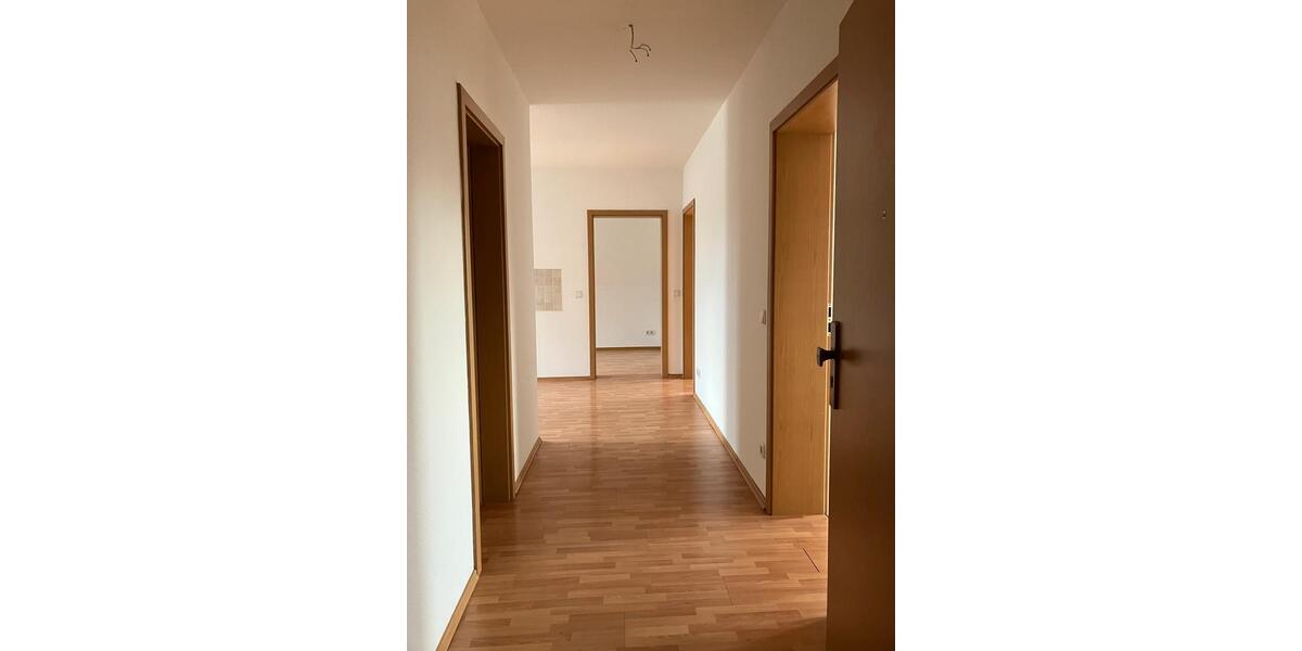 Dachgeschoßwohnung Zschopau - 3 Zimmer, 74 m&sup2;, 530&euro; | Angebot:24979003
