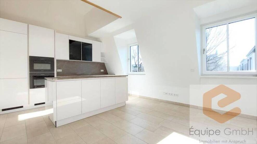 Hochwertige EBK & traumhafte eigene Dachterrasse zum Relaxen !