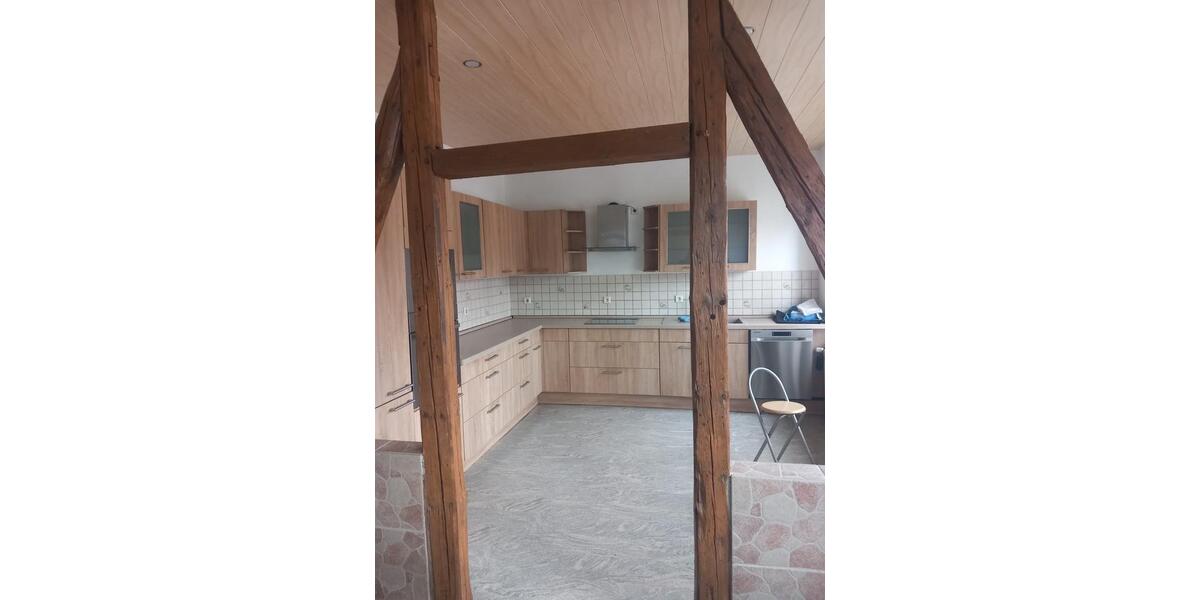 Etagenwohnung Lügde - 5 Zimmer, 130 m&sup2;, 850&euro; | Angebot:26254886