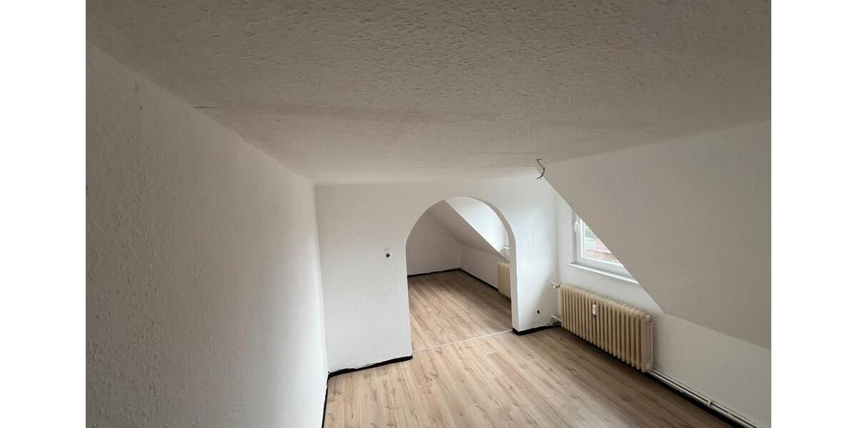 Dachgeschoßwohnung Detmold - 2.5 Zimmer, 64 m&sup2;, 896&euro; | Angebot:24869992