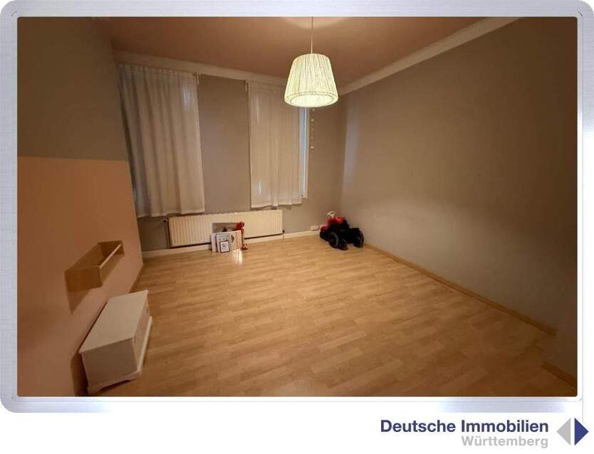 Große 5 Zimmer Mietwohnung (1.OG) in Stuttgart- Ost 5 zimmer
