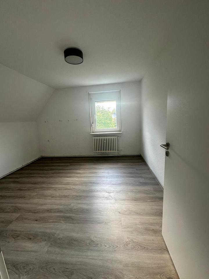 Helle 4 Zimmer DG-Wohnung in Herford, auch für WG geeignet zimmer