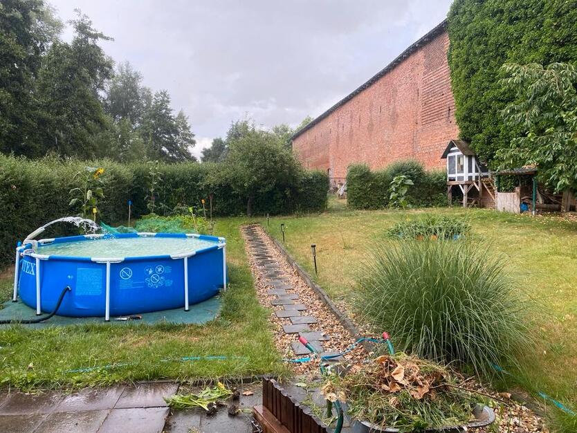 Wohnung mit Garten und Küche