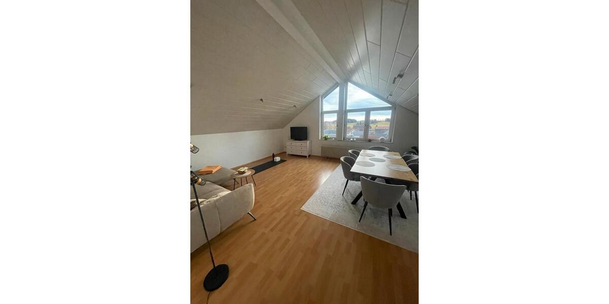 Dachgeschoßwohnung Schlier - 2.5 Zimmer, 72 m&sup2;, 700&euro; | Angebot:25234596