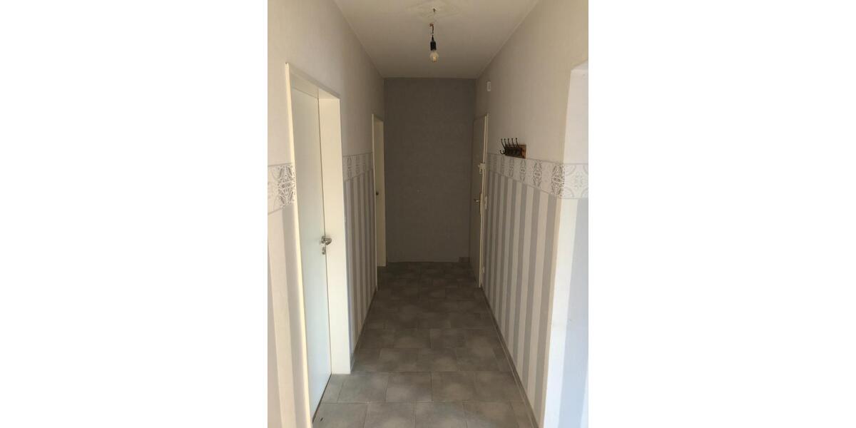 70 qm Wohnung mit Balkon, renoviert zu vermieten 6 zimmer