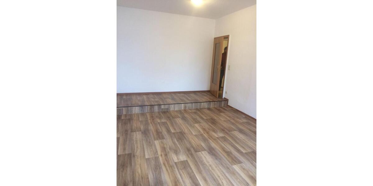 Etagenwohnung Neustadt an der Orla - 3 Zimmer, 78 m&sup2;, 390&euro; | Angebot:24849052