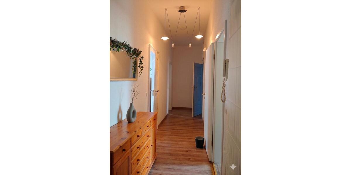 Etagenwohnung Glauchau - 4 Zimmer, 109 m&sup2;, 699&euro; | Angebot:26593964