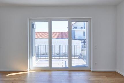 ERSTBEZUG: Wunderschöne, lichtdurchflutete 2- Zimmer Wohnung frei ab 1. Dezember ! zimmer