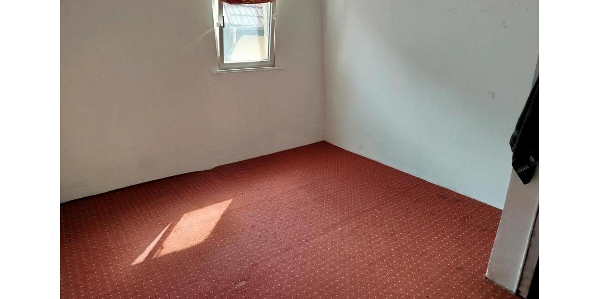 Wohnen auf Zeit Geldersheim - 8 Zimmer, 150 m&sup2;, 350&euro; | Angebot:26303500