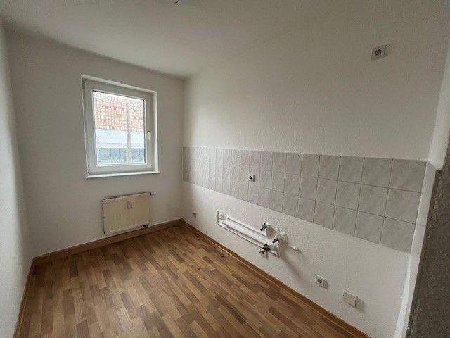 Etagenwohnung Zwickau Pölbitz - 4 Zimmer, 65 m&sup2;, 381&euro; | Angebot:26826666