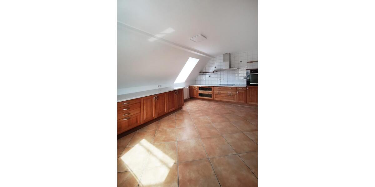 Dachgeschoßwohnung Hartheim am Rhein - 5 Zimmer, 132 m&sup2;, 1.520&euro; | Angebot:25106805