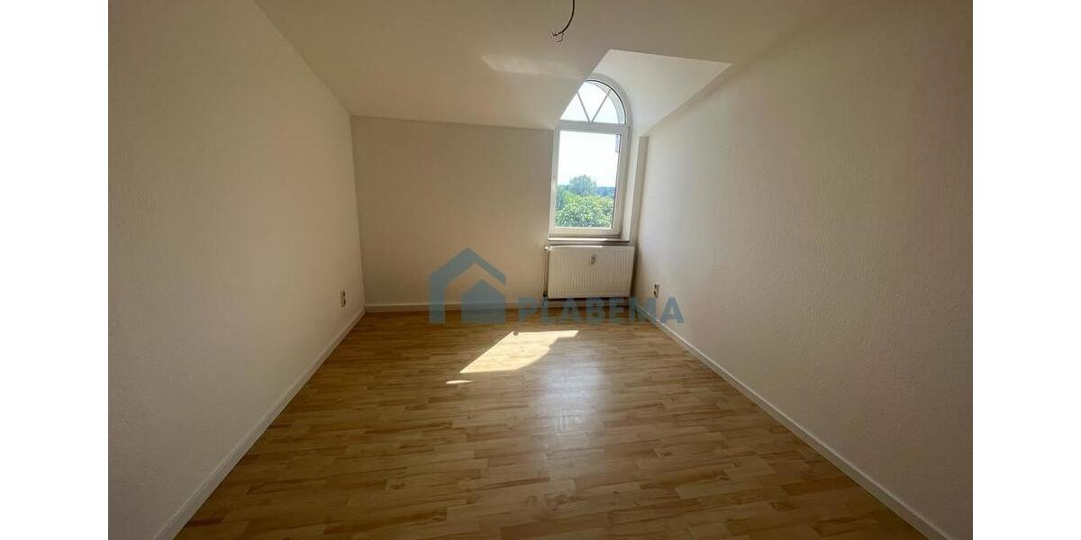 Dachgeschoßwohnung Schwerin - 4 Zimmer, 105 m&sup2;, 1.470&euro; | Angebot:24980118