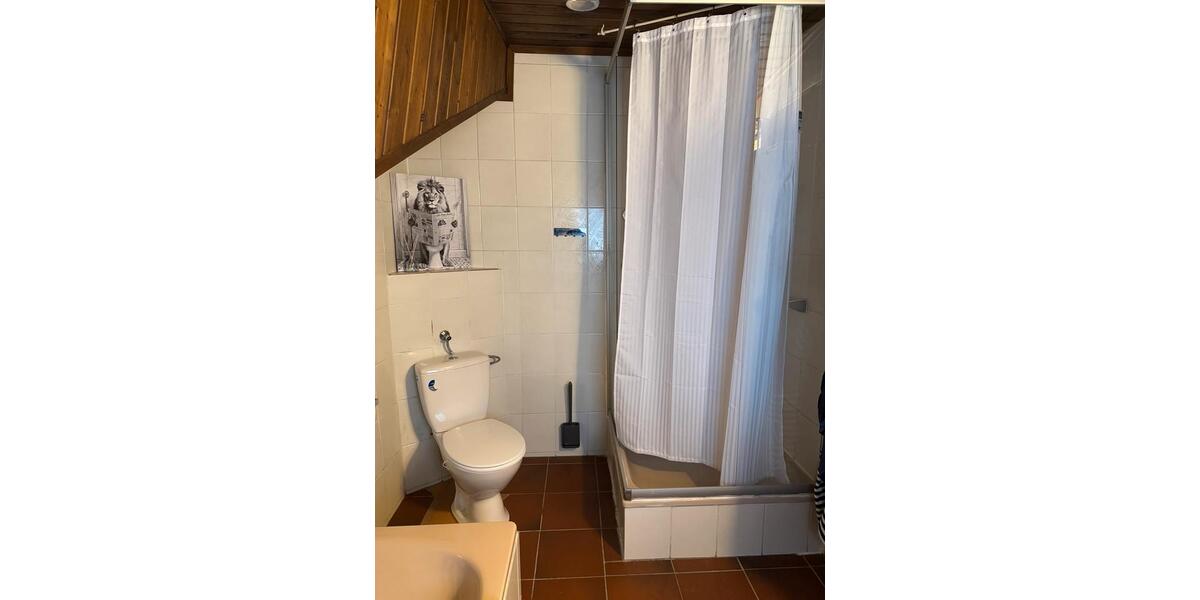 Dachgeschoßwohnung Königswinter - 3 Zimmer, 130 m&sup2;, 1.000&euro; | Angebot:24818713