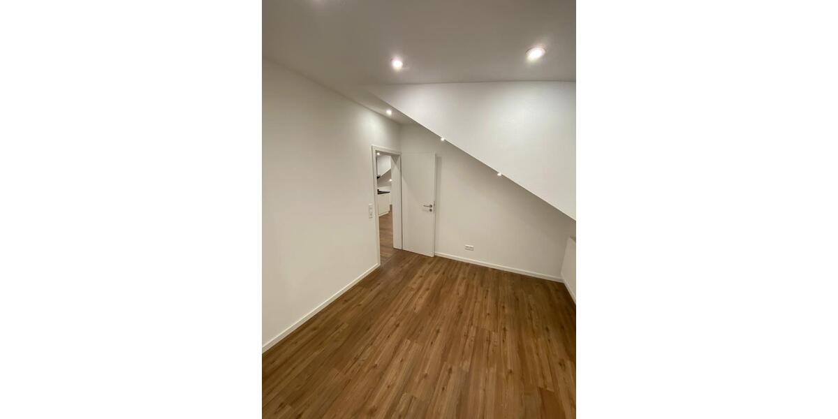 Dachgeschoßwohnung Crailsheim - 3 Zimmer, 76 m&sup2;, 1.080&euro; | Angebot:25044509