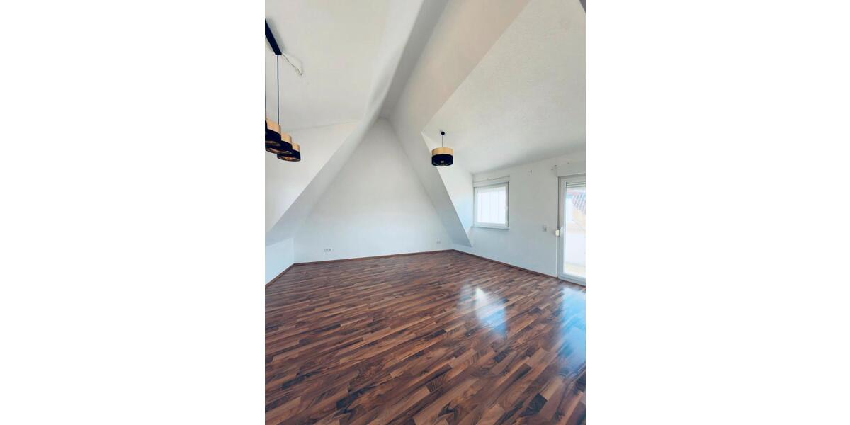 Dachgeschoßwohnung Ditzingen - 3.5 Zimmer, 85 m&sup2;, 1.200&euro; | Angebot:26603214