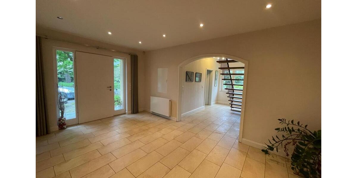 Einfamilienhaus Versmold - 5 Zimmer, 210 m&sup2;, 2.950&euro; | Angebot:26442223