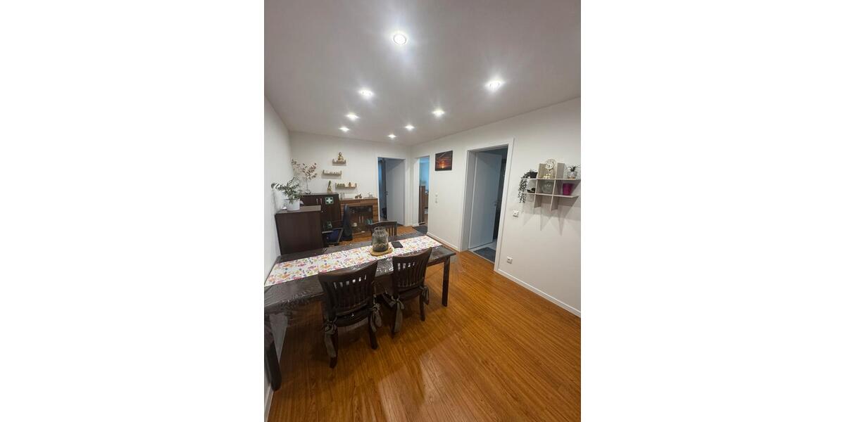 Etagenwohnung Erftstadt - 4 Zimmer, 94 m&sup2;, 1.600&euro; | Angebot:24772491