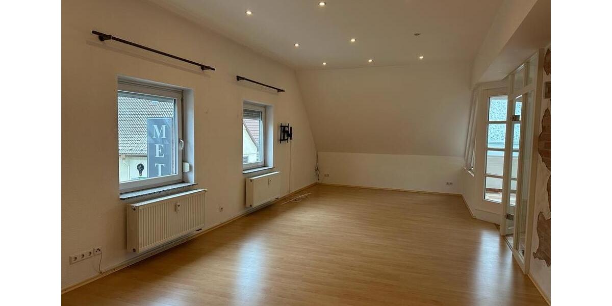 Dachgeschoßwohnung Adelsheim - 3.5 Zimmer, 120 m&sup2;, 1.000&euro; | Angebot:26383093