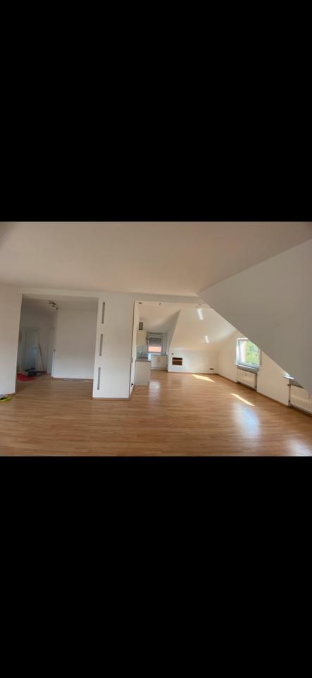Helle 2-Zimmer-Wohnung 98 m²