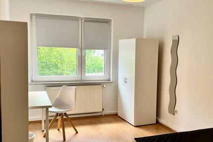 Ab sofort: Wuppertal HBF: Großes Zimmer in 3er WG mit WLAN,Balkon