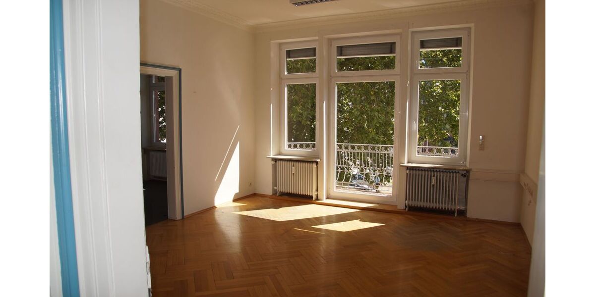 Gehobene Altbauwohnung mit großem Balkon ca. 150qm - Wohnraum oder gewerblichen Nutzung möglich - Appartement Neustadt | Angebot:26634102